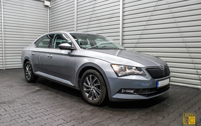 Skoda Superb cena 48888 przebieg: 293000, rok produkcji 2018 z Prochowice małe 379